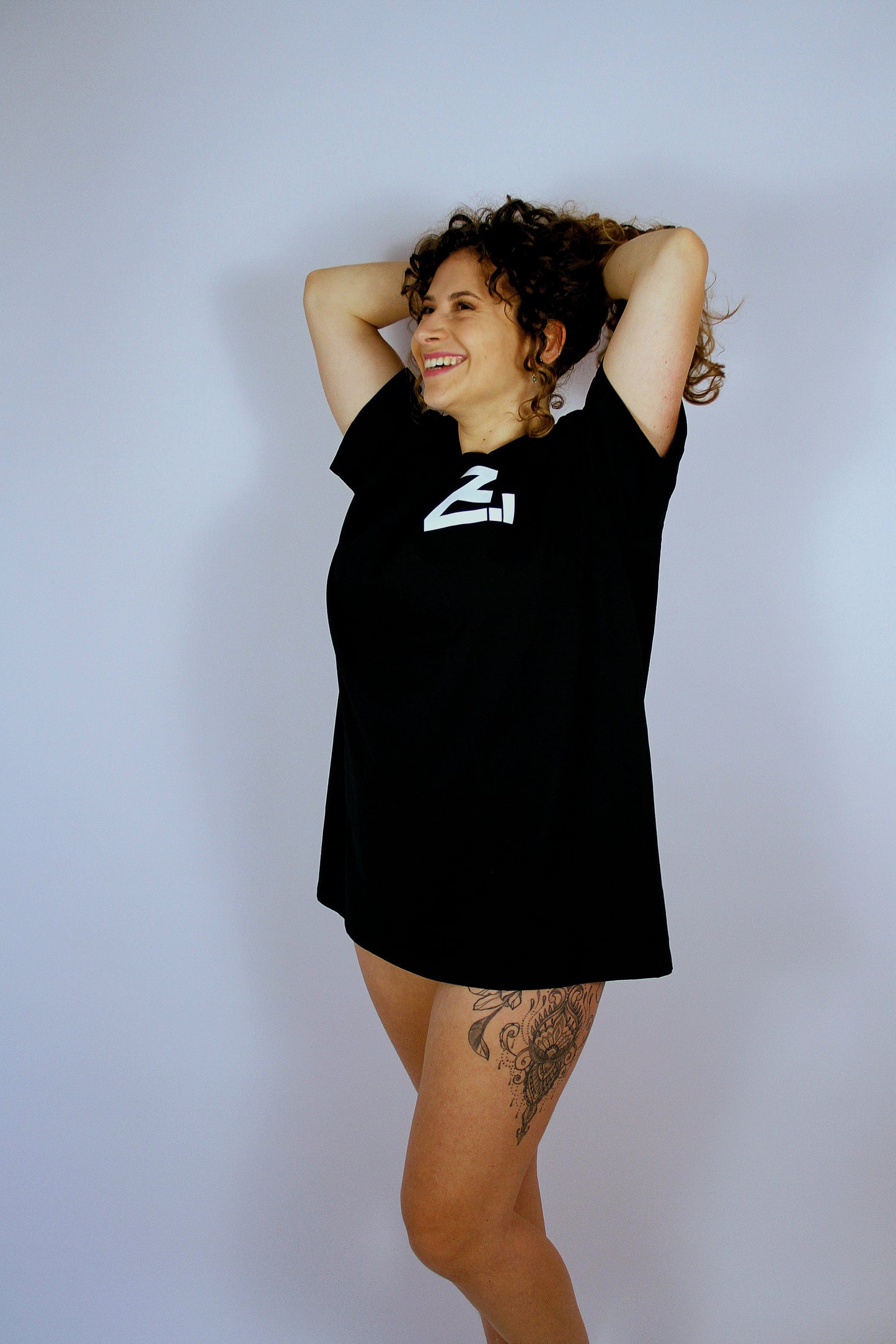T-shirt «Sisterhood »